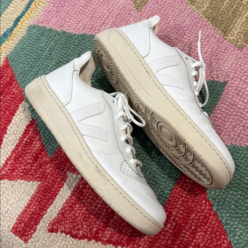 Veja Sneakers - Picture 10 of 15